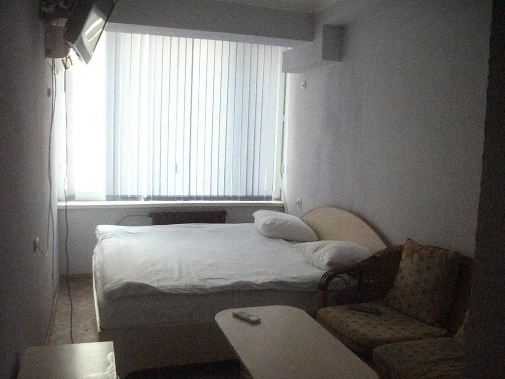 B&B Aktau Не Отель Habitación foto